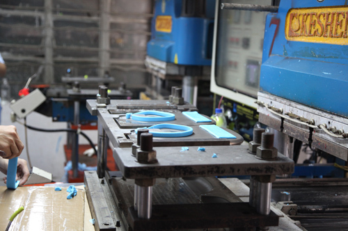 油壓機(jī).jpg 油壓機(jī).jpg