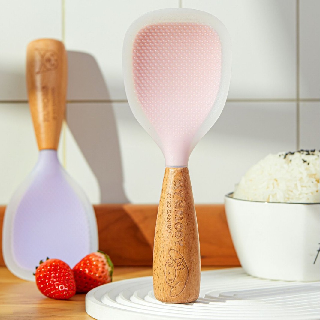 東莞<a href='http://m.tezzsj.com.cn/Products/shuangseguijiaoweizu.html' class='keys' title='點(diǎn)擊查看關(guān)于硅膠制品廠的相關(guān)信息' target='_blank'>硅膠制品廠</a>:硅膠餐具與塑膠日用品它們的區(qū)別 東莞硅膠制品廠:硅膠餐具與塑膠日用品它們的區(qū)別